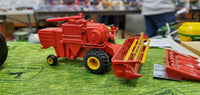 1/64 Massey Ferguson 410 combine