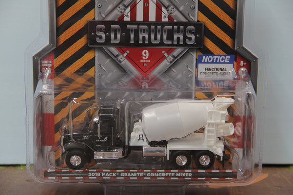 1/64 Mack Granite cement truck