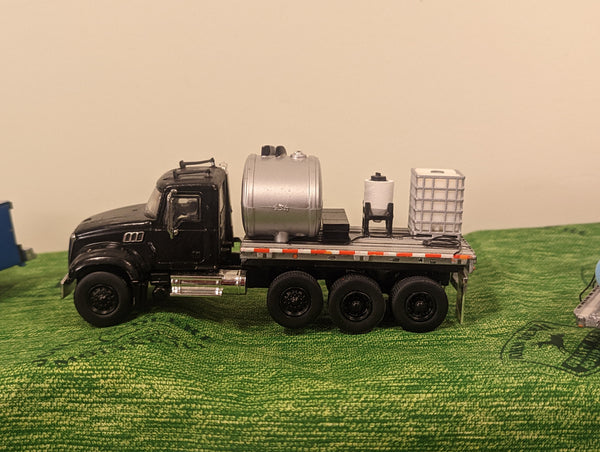 1/64 custom Mack Spray Tender